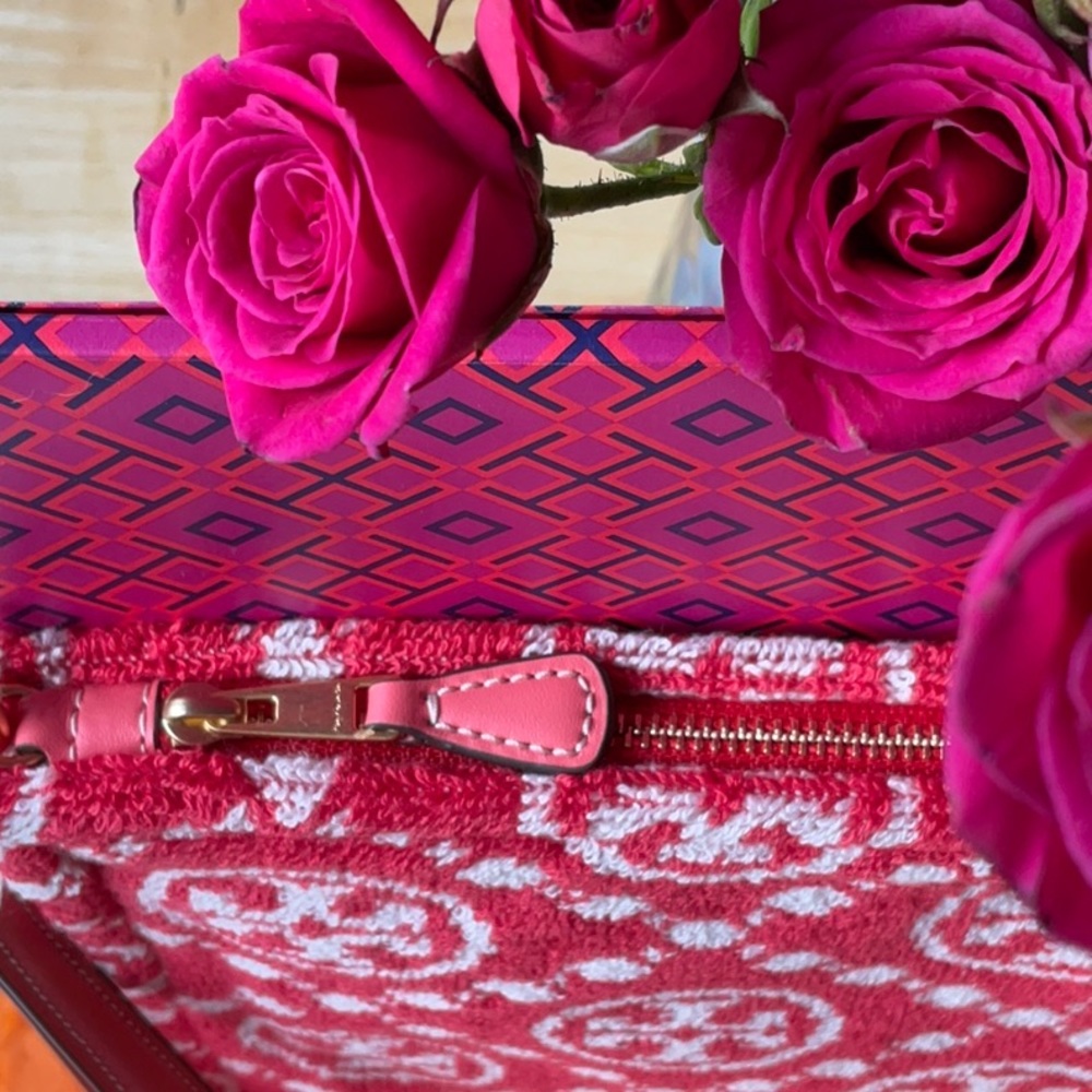 🍓 TORY BURCH T- MONOGRAM TERRY POUCH 🍓 NWT 🍓 - Picture 9 of 16